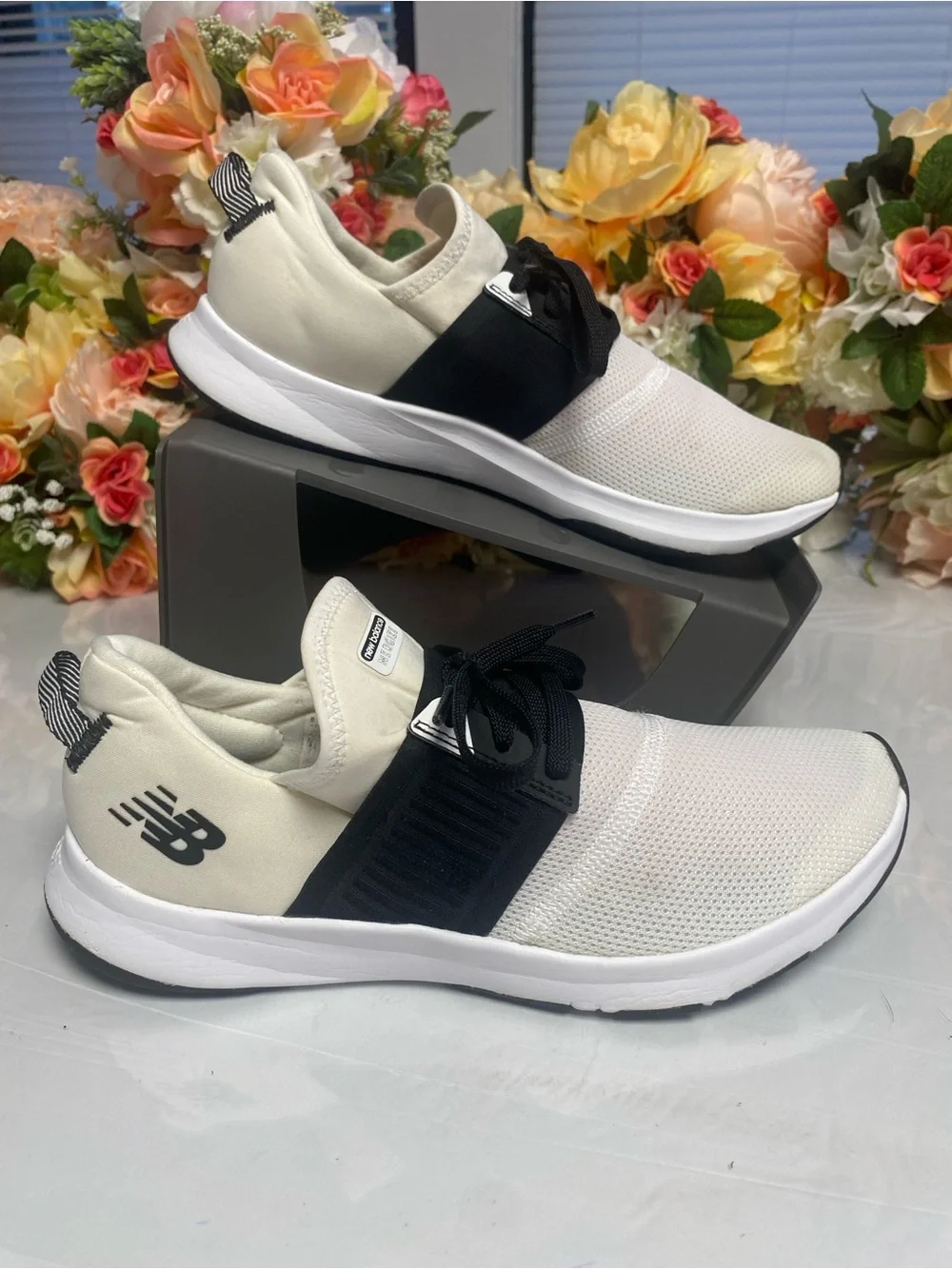 New Balance Nergize DynaSoft Slip-On Walking Shoes White Black Women’s 8.5B